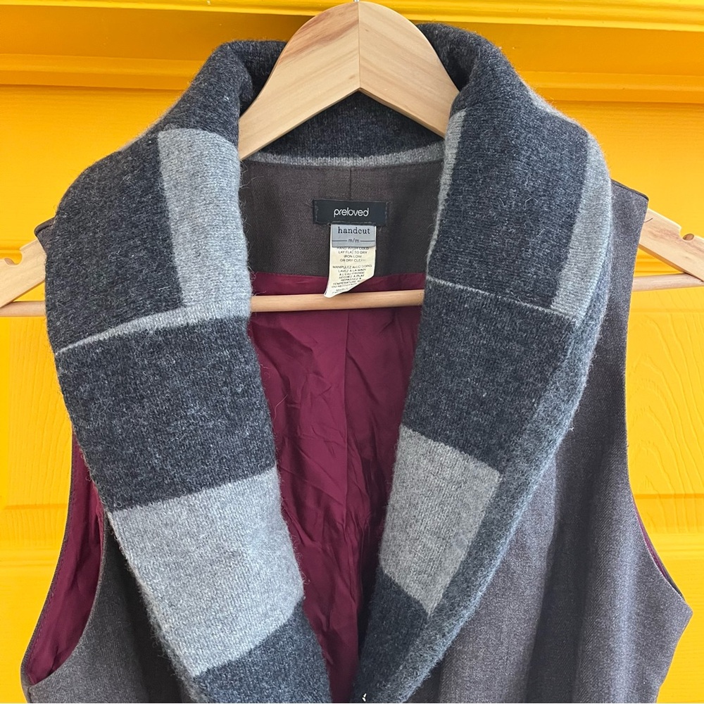 Preloved Made in Canada Black and Gray Vest with Plaid Collar - Picture 3 of 8